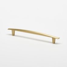 Load image into Gallery viewer, Thin Arc Pull Brushed Brass